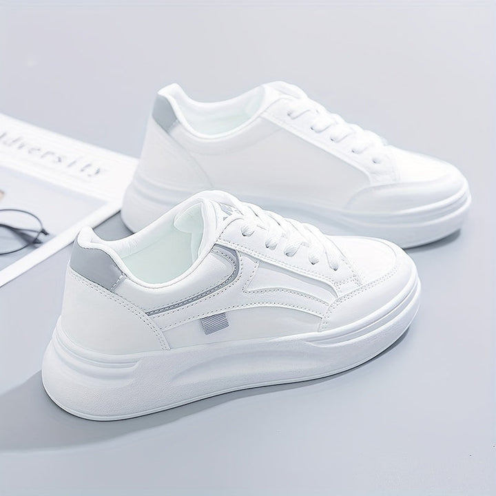 Sneakers blanches chic au confort léger