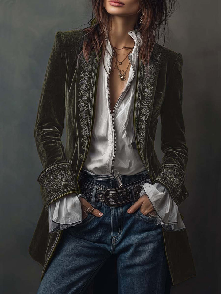 Veste longue brodée d’inspiration vintage