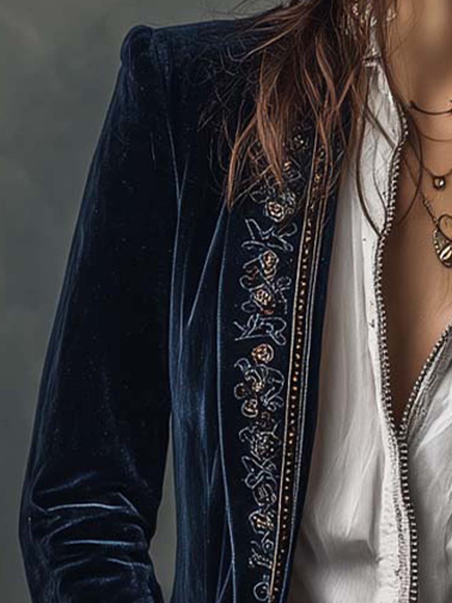 Veste longue brodée d’inspiration vintage