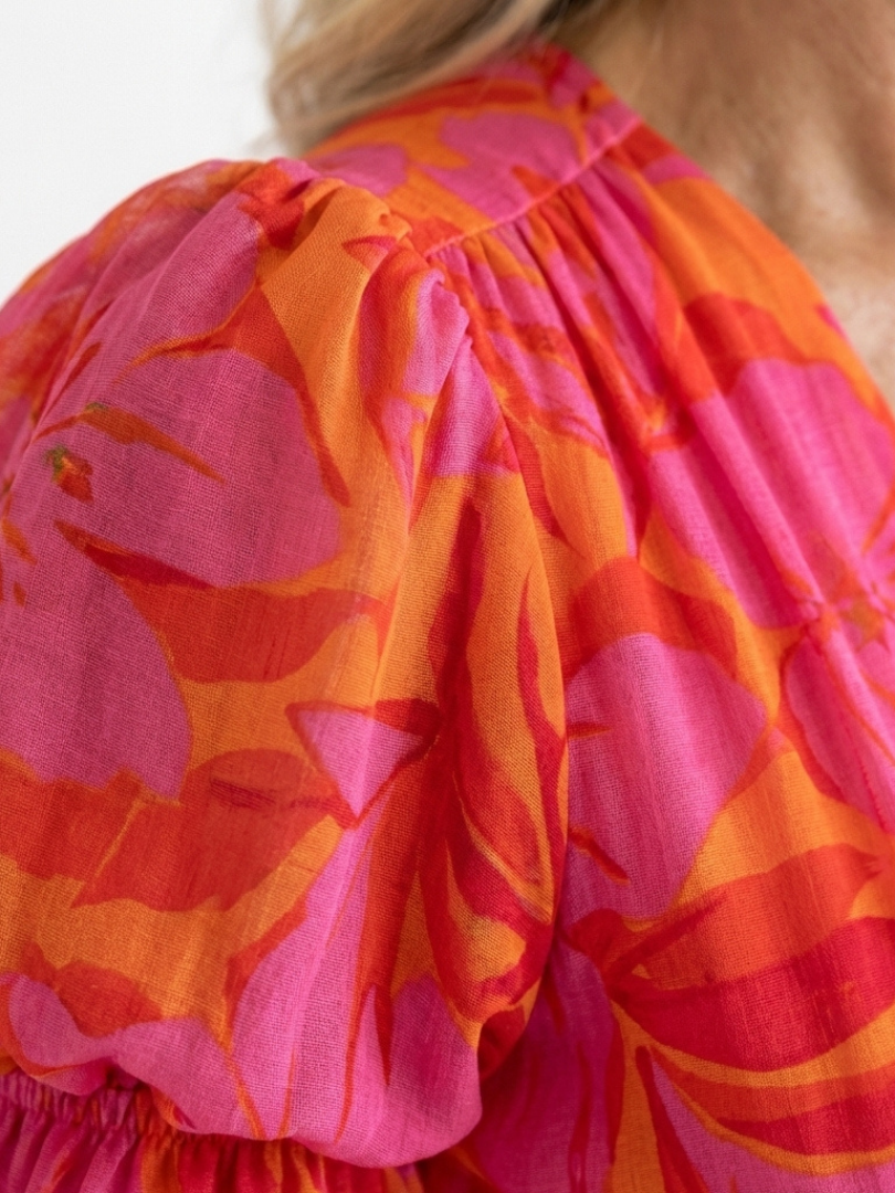 Robe midi fleurie à manches bouffantes