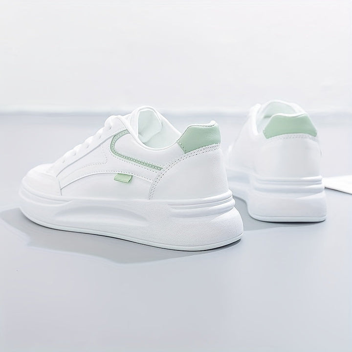 Sneakers blanches chic au confort léger