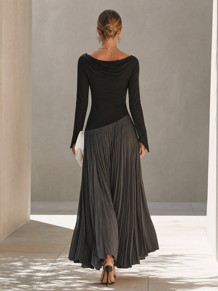 Robe longue bicolore noire et grise à col drapé et plis