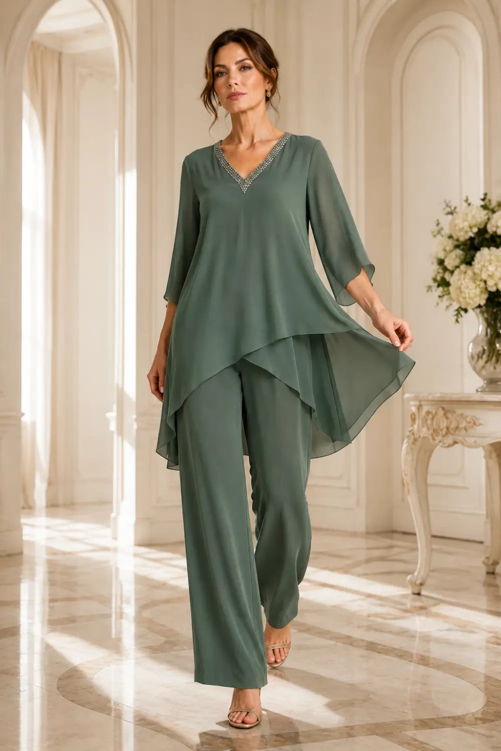 Ensemble pantalon large avec cape courte asymétrique en mousseline