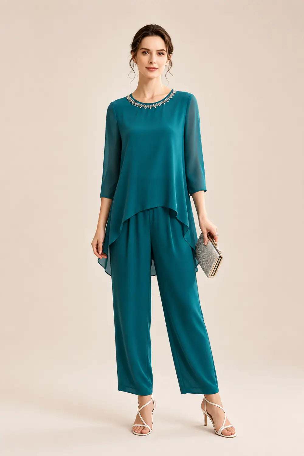 Ensemble pantalon large avec cape courte perlée