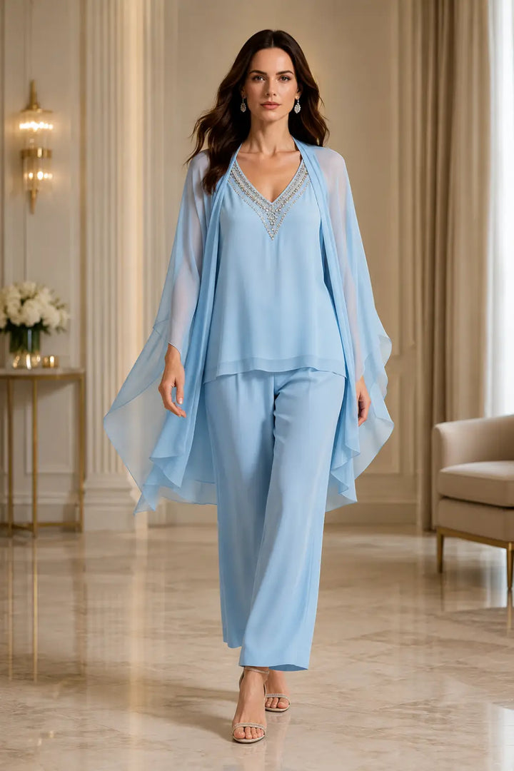 Ensemble pantalon en mousseline à col V et cape courte perlée