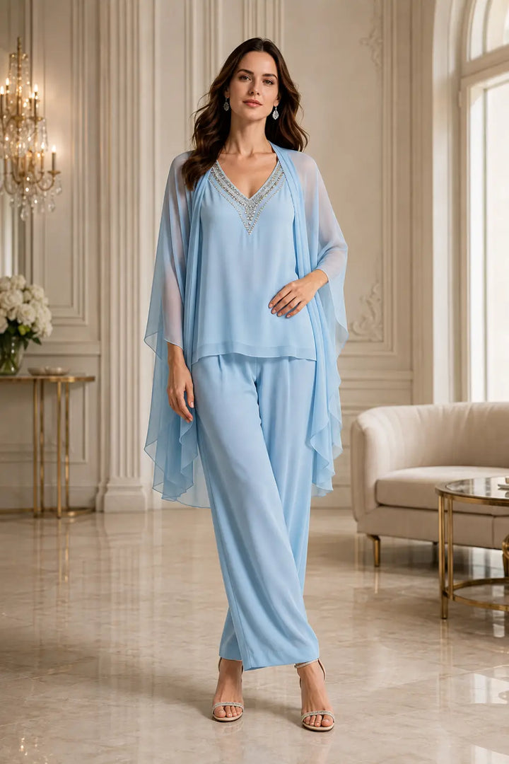Ensemble pantalon en mousseline à col V et cape courte perlée