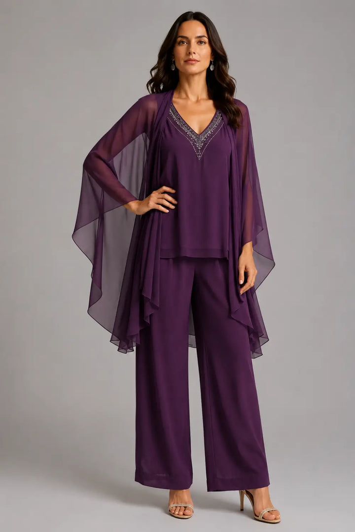 Ensemble pantalon en mousseline à col V et cape courte perlée