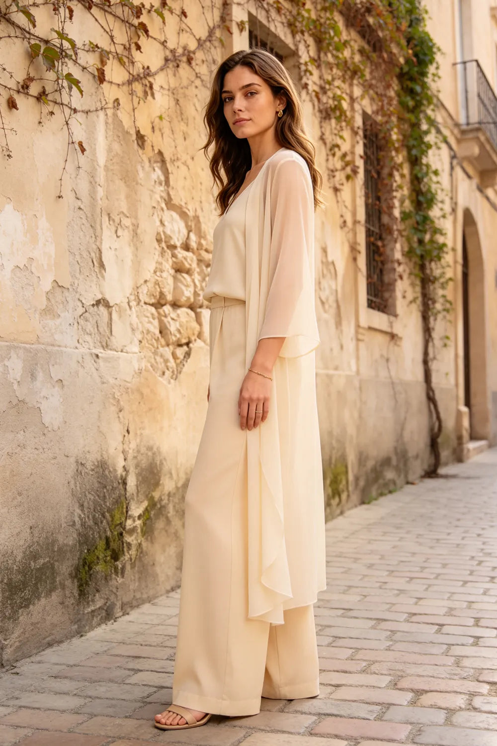 Ensemble pantalon avec caraco et veste en mousseline