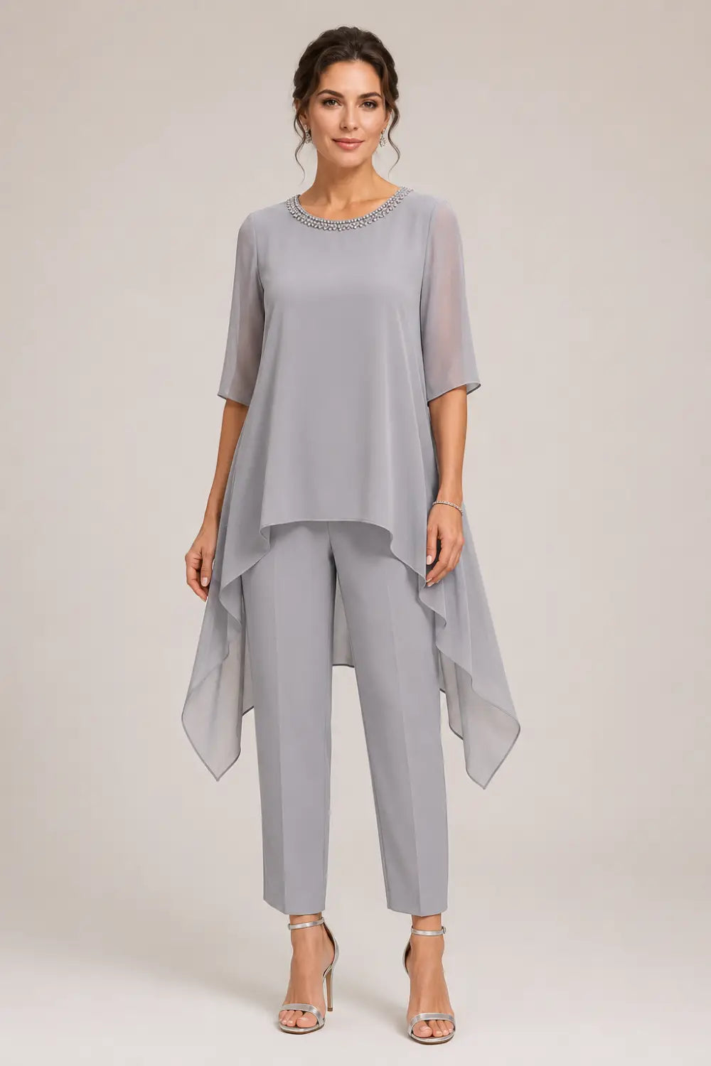 Ensemble pantalon large avec cape courte en mousseline superposée