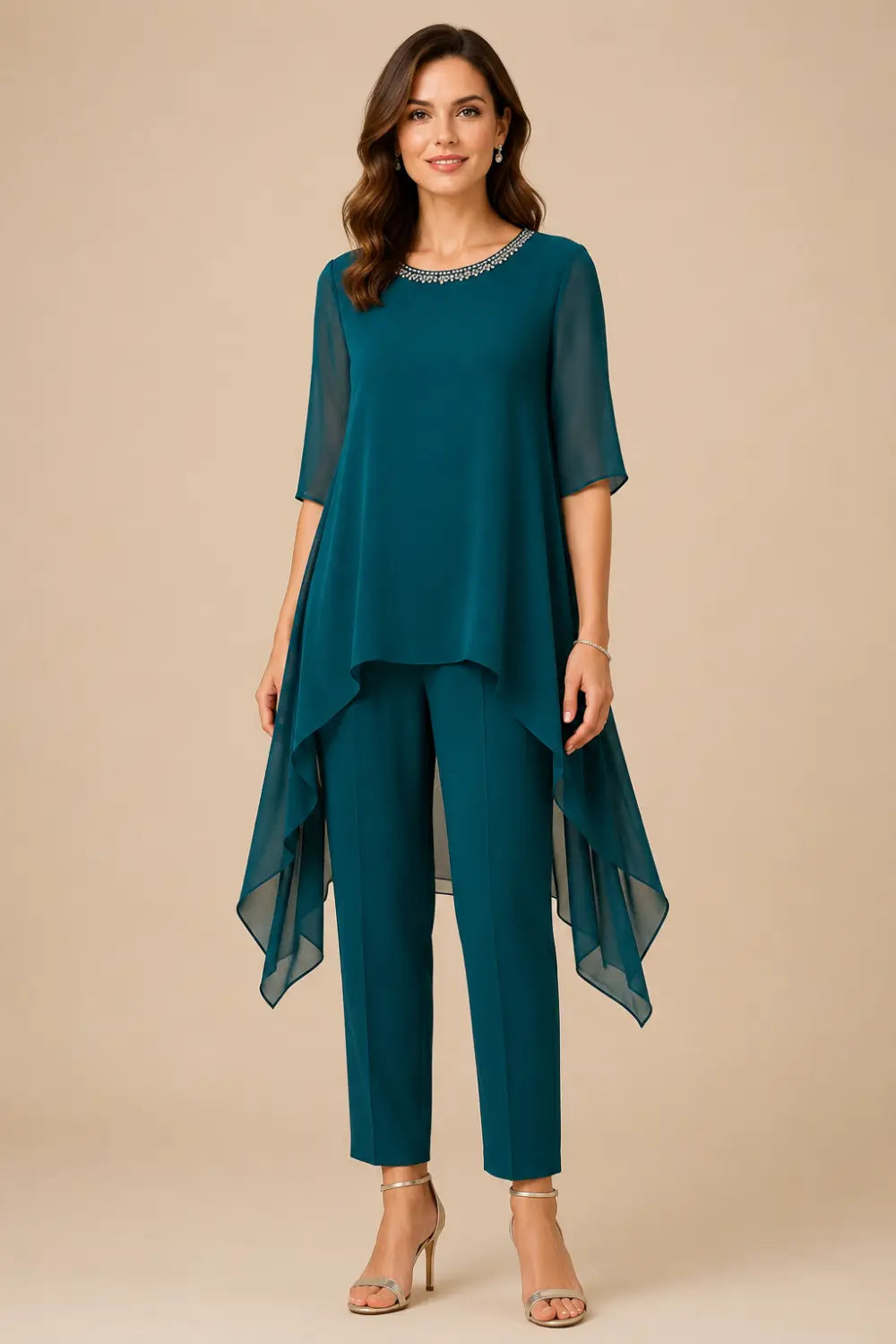 Ensemble pantalon large avec cape courte en mousseline superposée
