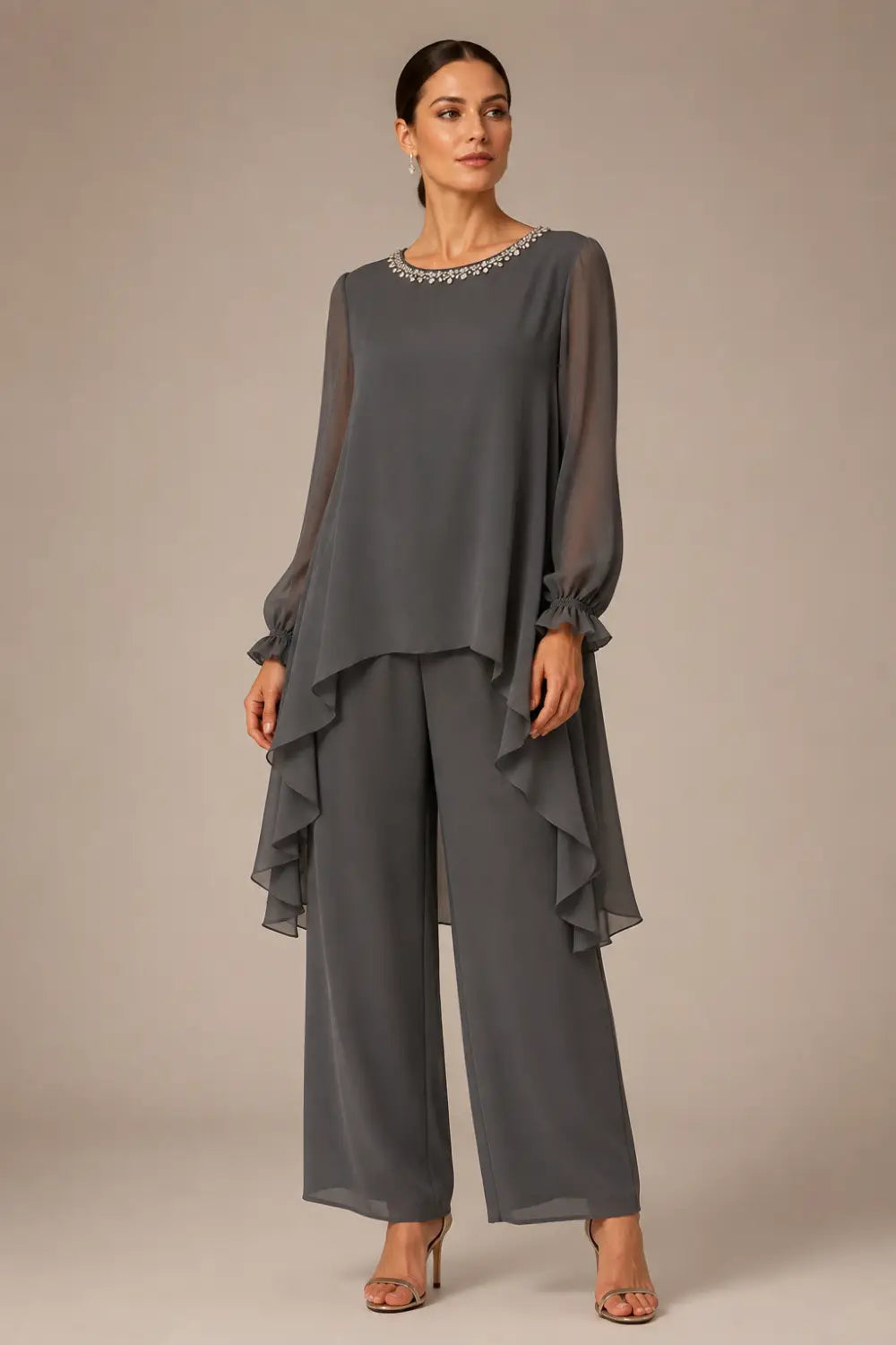 Ensemble pantalon large avec cape courte volantée