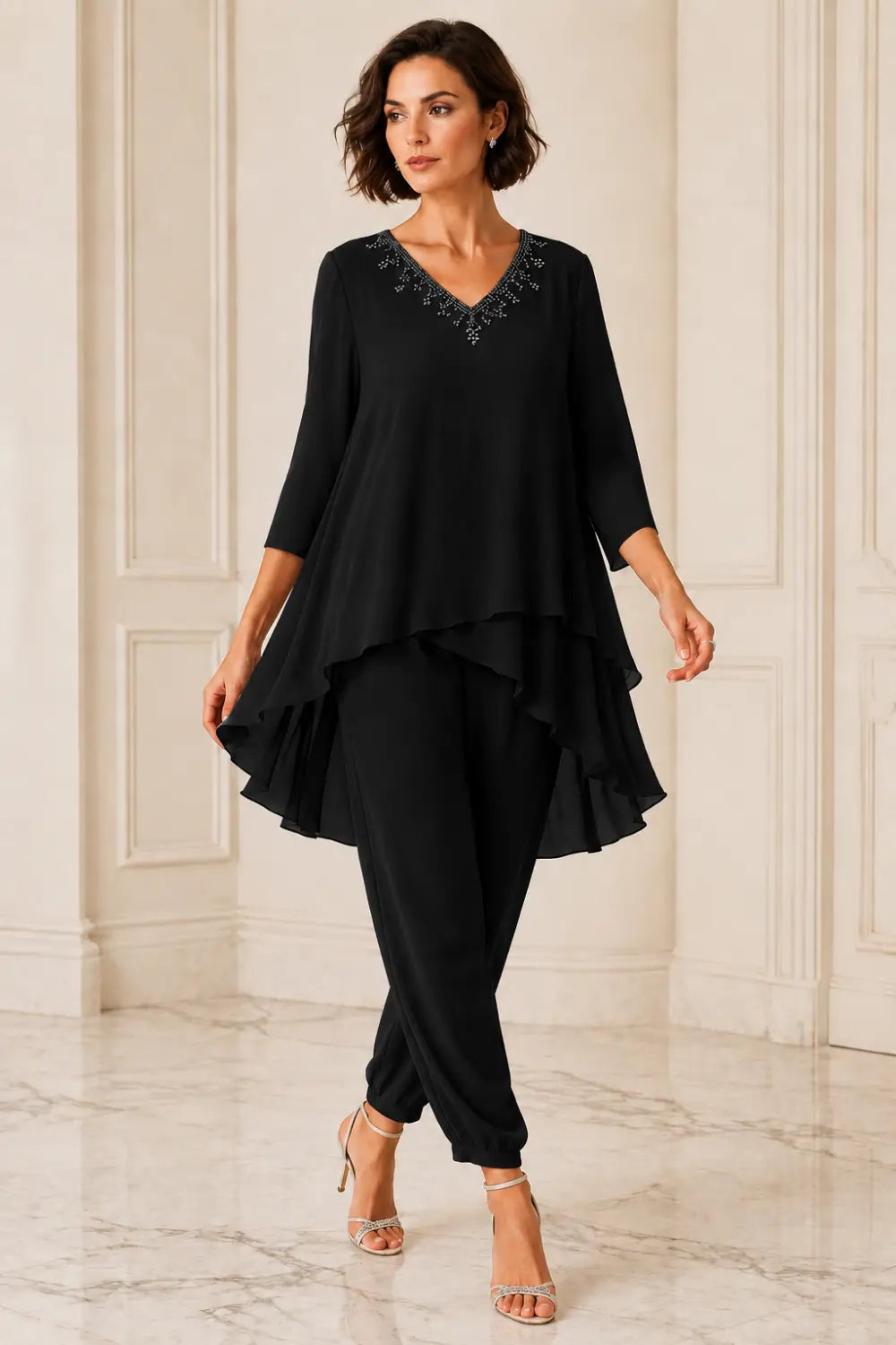 Ensemble pantalon en mousseline à cape courte volantée