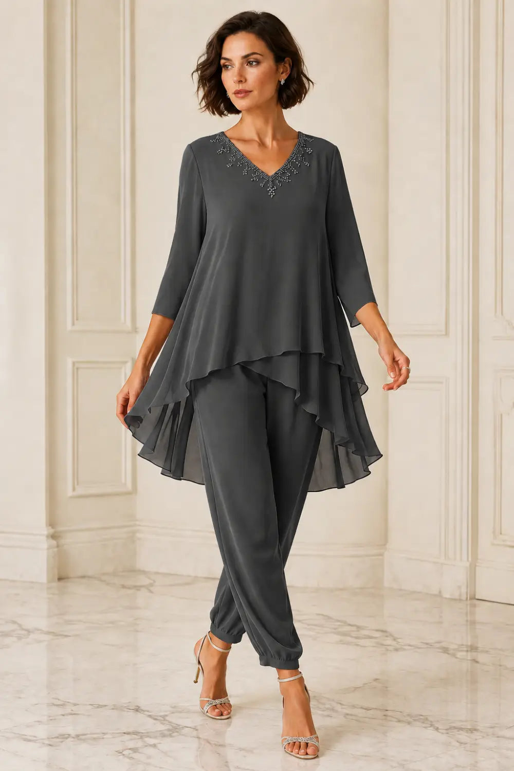 Ensemble pantalon en mousseline à cape courte volantée