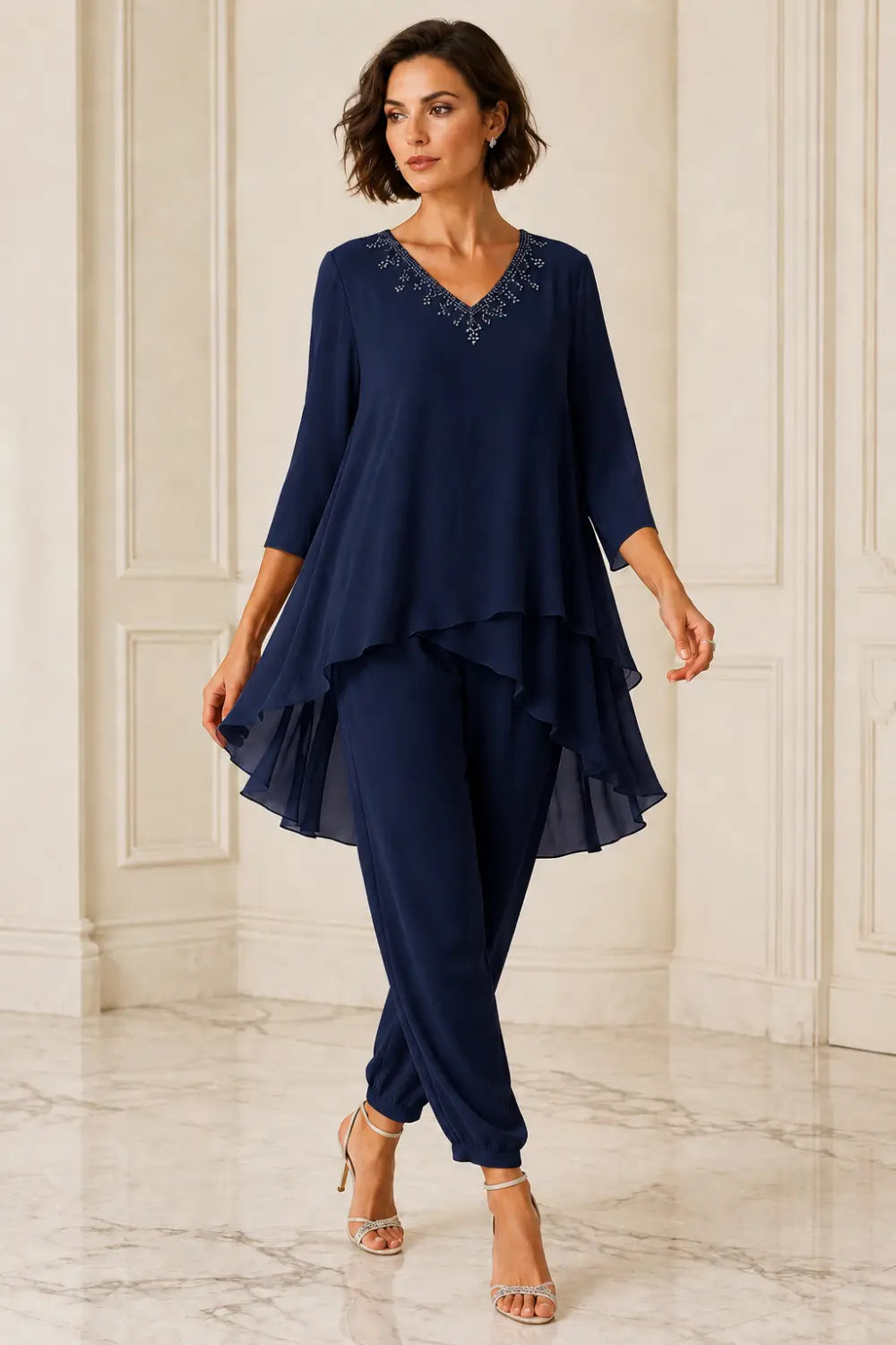 Ensemble pantalon en mousseline à cape courte volantée