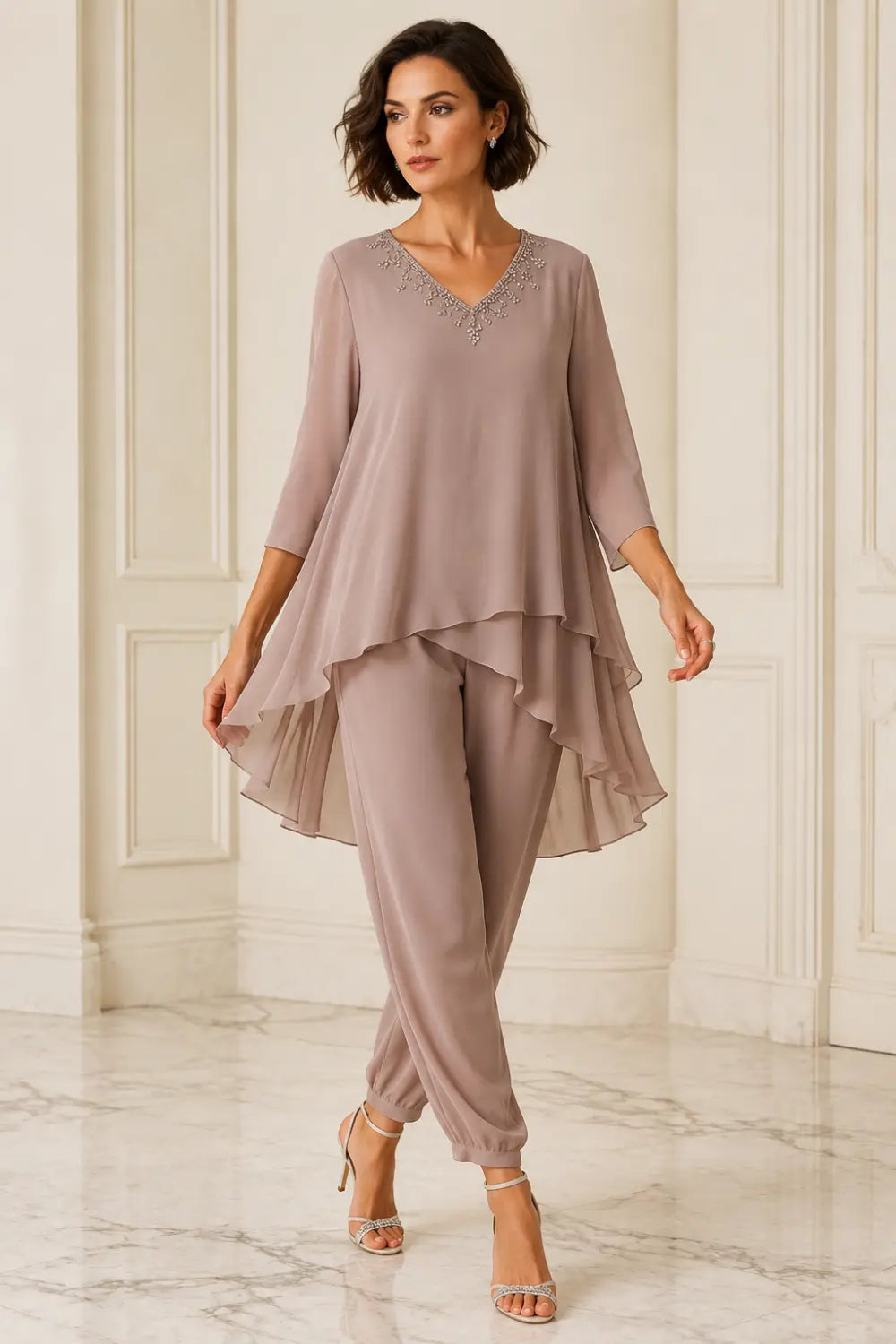 Ensemble pantalon en mousseline à cape courte volantée