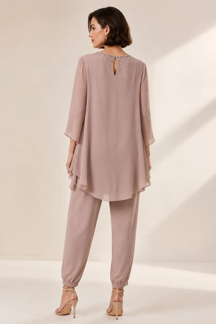 Ensemble pantalon en mousseline à cape courte volantée