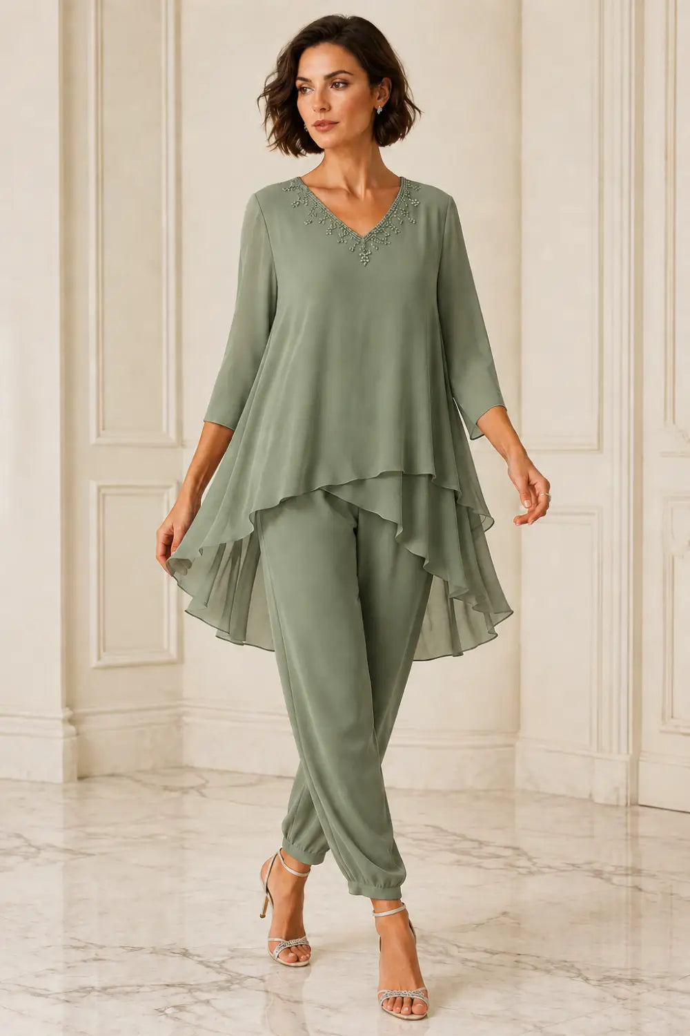 Ensemble pantalon en mousseline à cape courte volantée