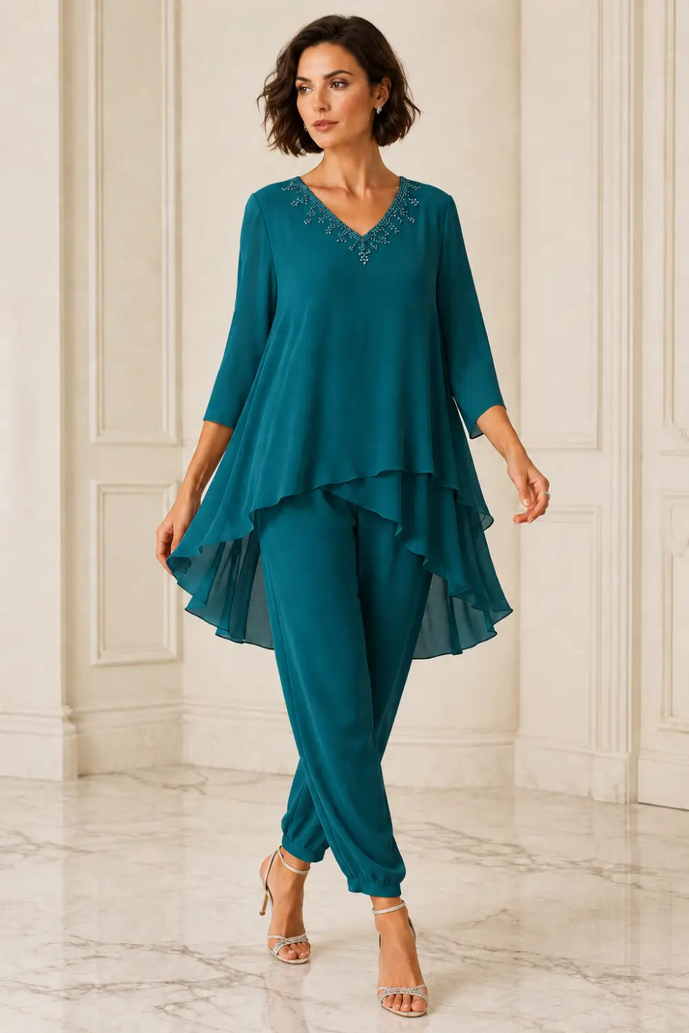 Ensemble pantalon en mousseline à cape courte volantée