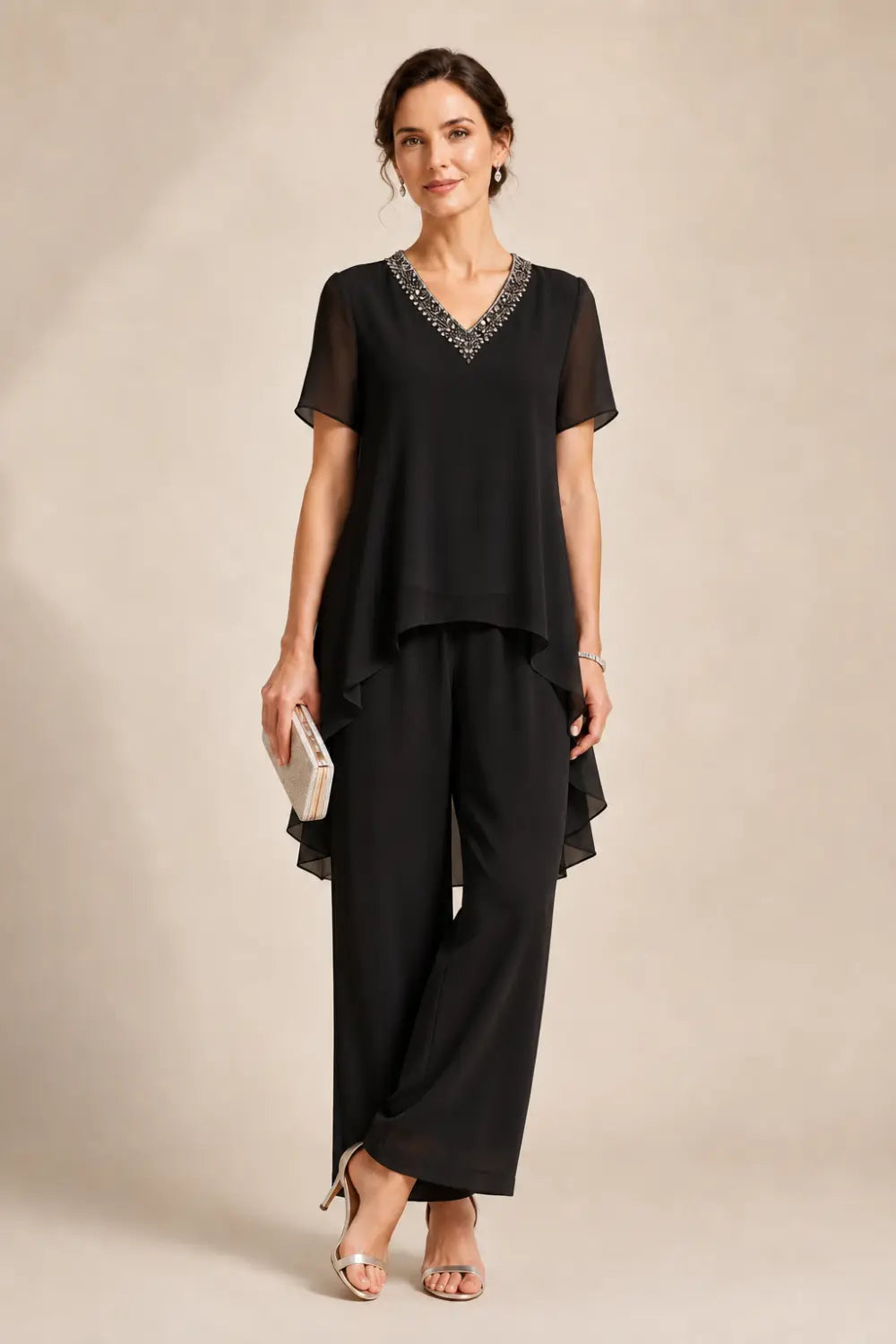 Ensemble pantalon en mousseline à col V et cape asymétrique