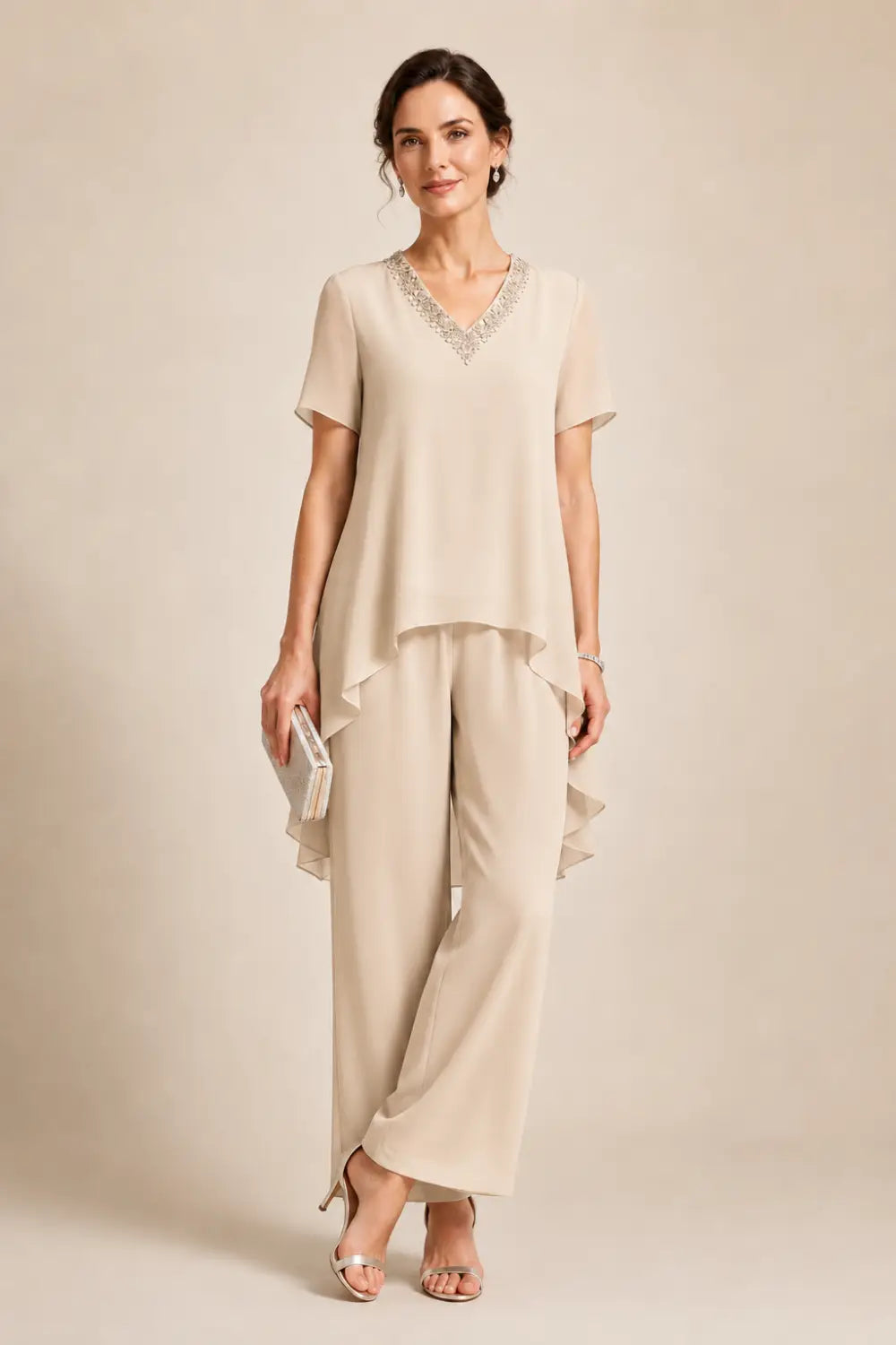 Ensemble pantalon en mousseline à col V et cape asymétrique