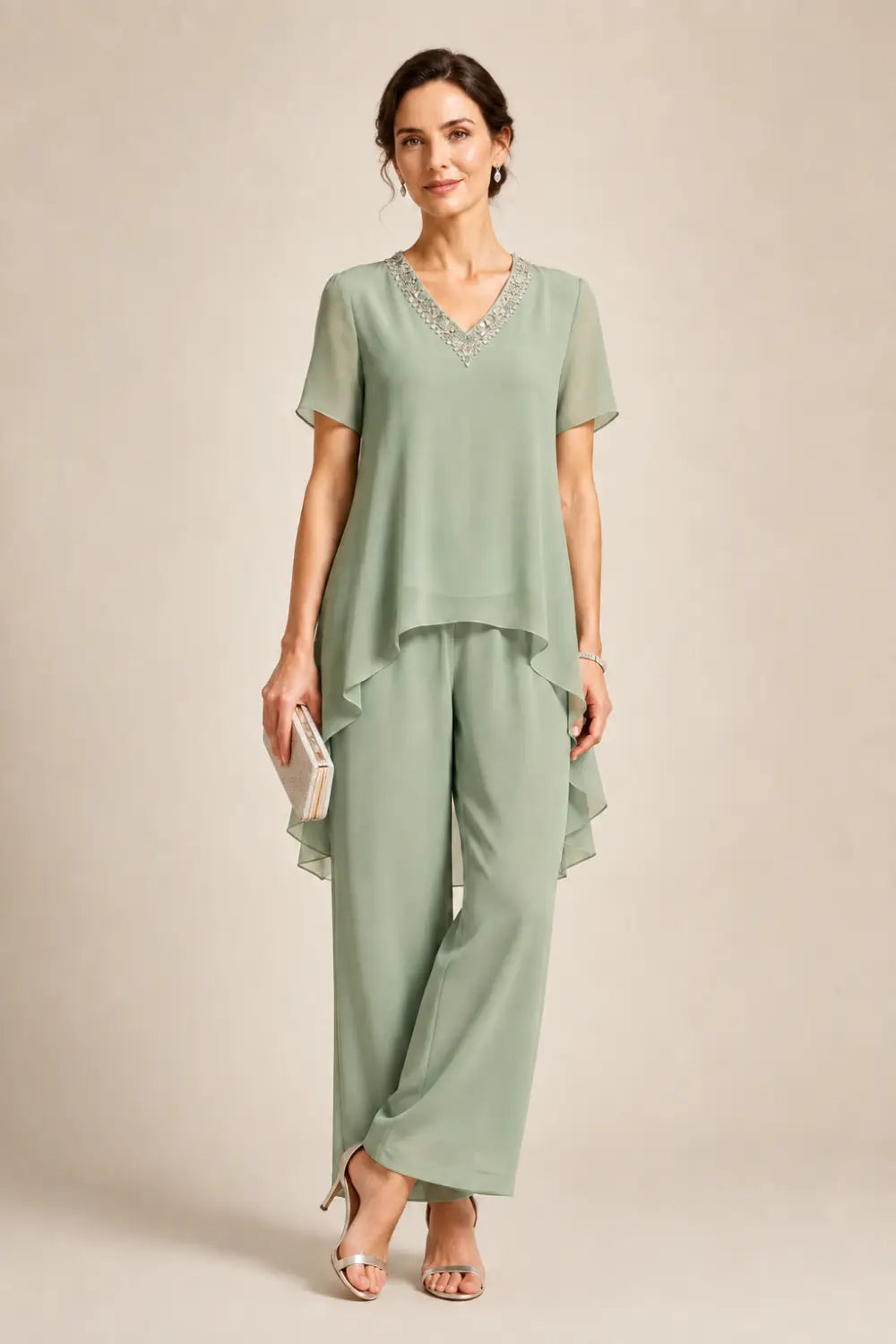 Ensemble pantalon en mousseline à col V et cape asymétrique