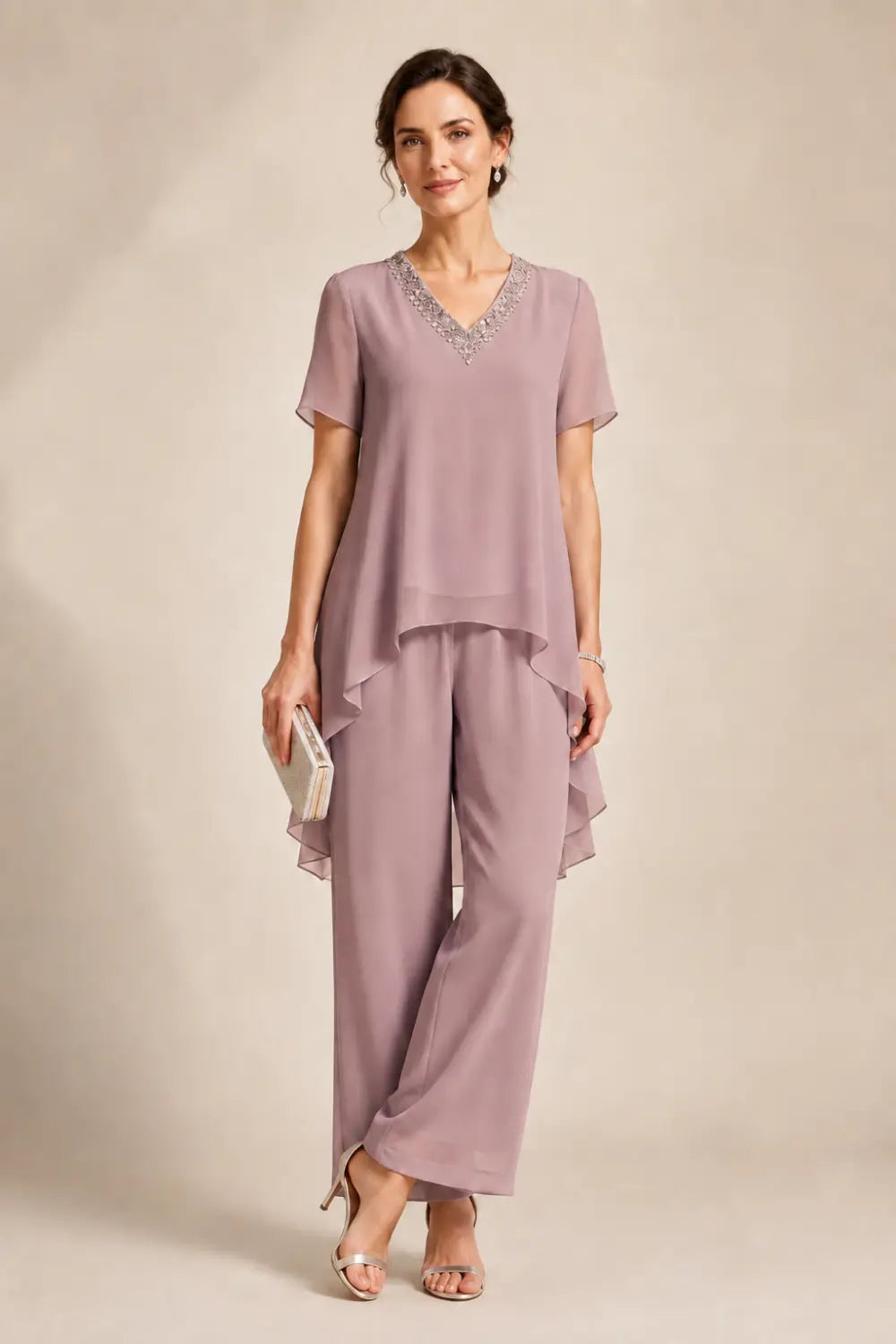 Ensemble pantalon en mousseline à col V et cape asymétrique