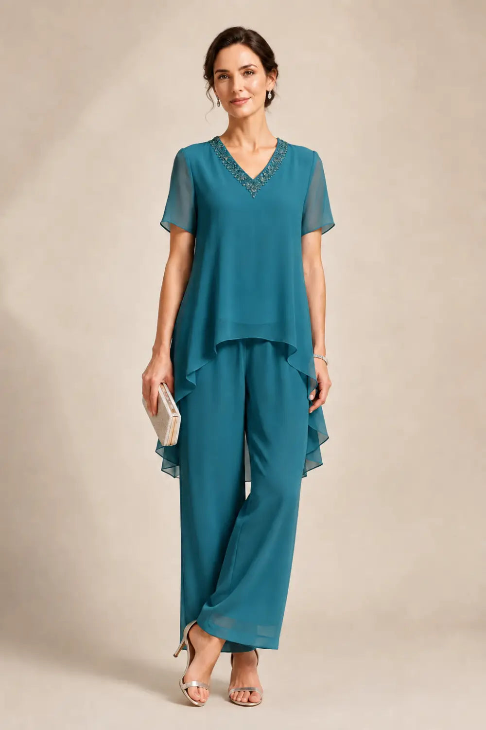 Ensemble pantalon en mousseline à col V et cape asymétrique